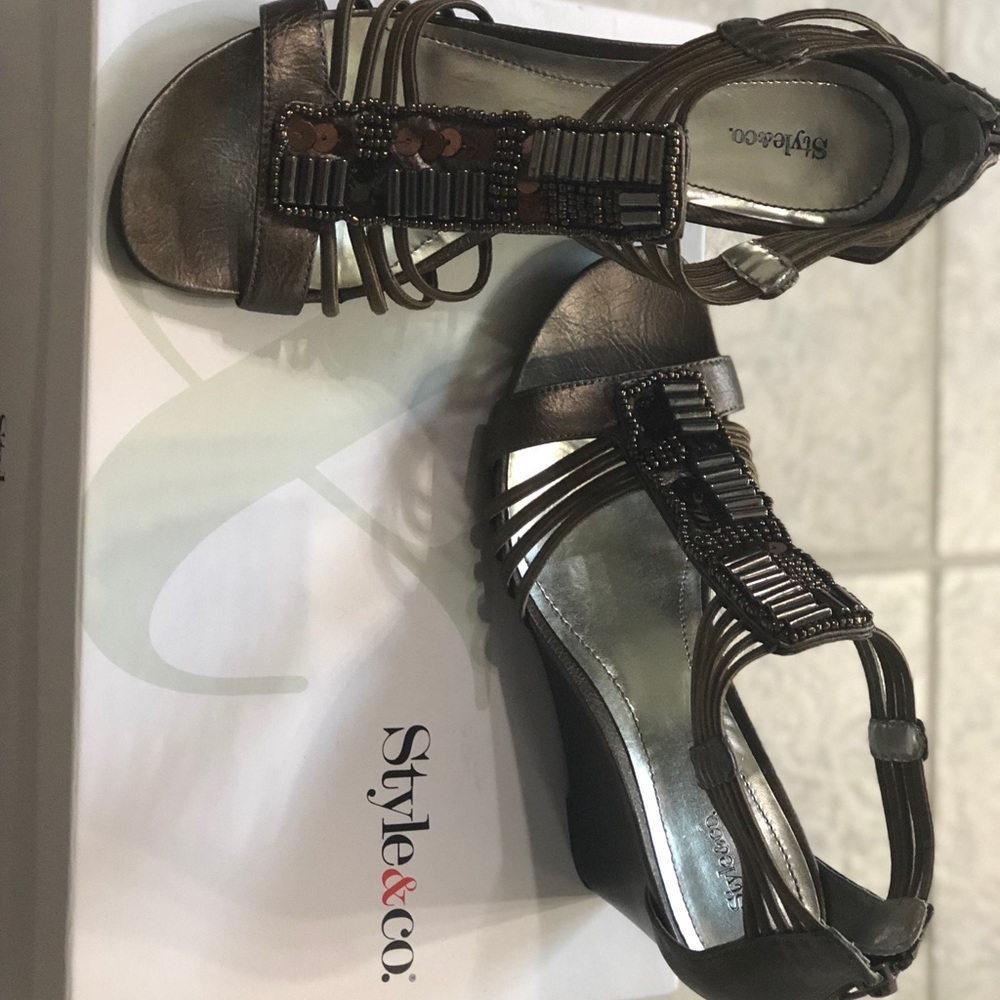 Used High heel sandals.
